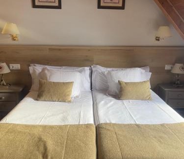 Unha House | Hostal Escuils