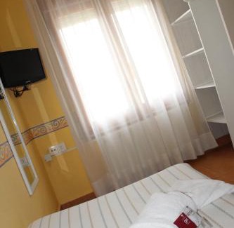 Caldes de Malavella House | Hostal Fabrellas