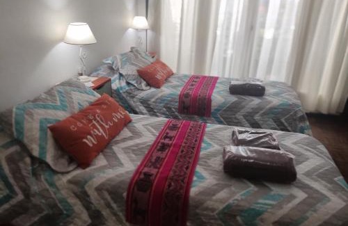 Comuna 10 House | HOSTAL , Habitación en vivienda familiar