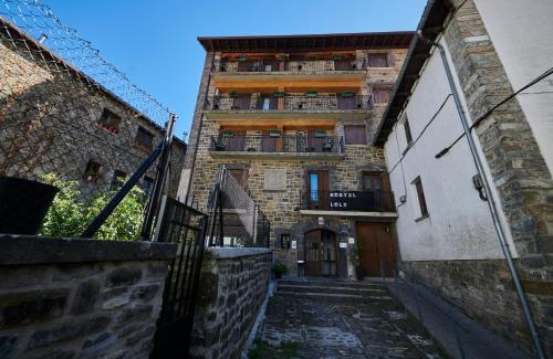 Isaba House | Hostal Lola