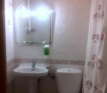 Buitrago del Lozoya House | Hostal Madrid Paris