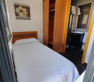 Pineda de Mar House | Hostal Manel
