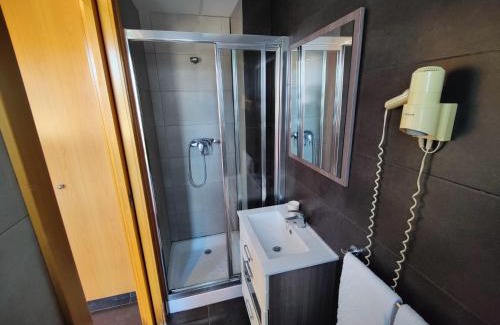 Pineda de Mar House | Hostal Manel