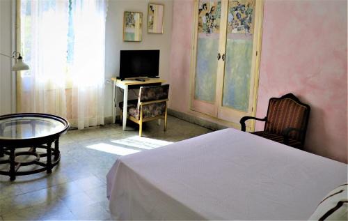Arbucies Hotel | Hostal Montsoliu