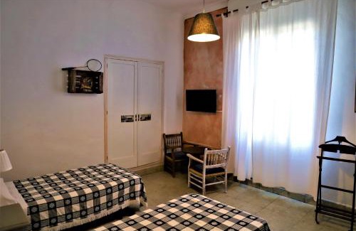 Arbucies Hotel | Hostal Montsoliu