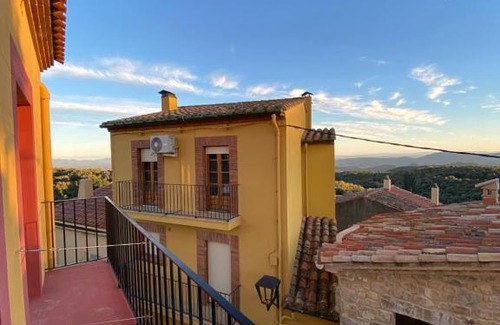 La Vajol House | Hostal Restaurant Casa Comaulis