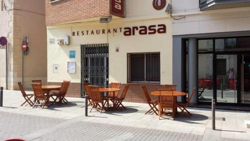 Santa Barbara House | Hostal Restaurante Arasa