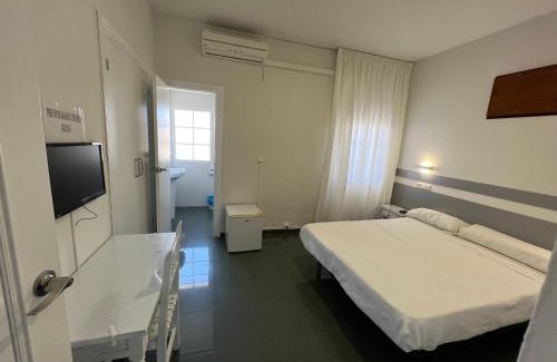 Baza House | Hostal Venta Del Sol