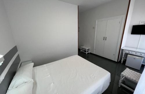 Baza House | Hostal Venta Del Sol