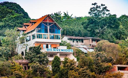 San Agustin Hotel | Hostal y Restaurante Lujans