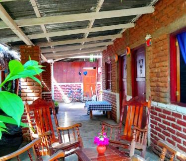 Santa Cruz Bed & Breakfast | Hostal Y Restaurante El Escondite