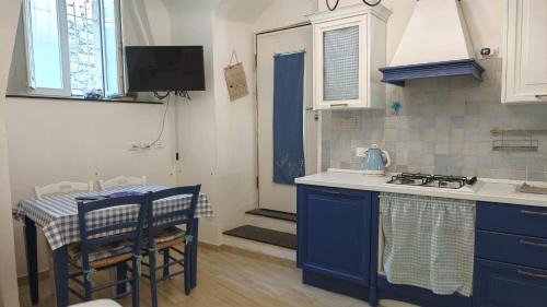 Toirano Apartment | Hostdomus - La casa tra ulivi e storia