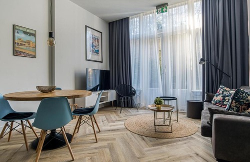 Scheveningen Apartment | Hosted by Wendy Prins Willem 1