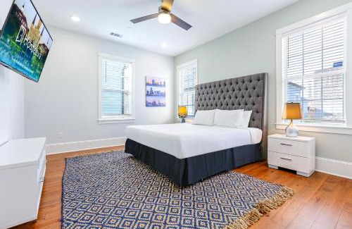 Faubourg Lafayette Apartment | Hosteeva Chic Urban Retreat w Pool Steps to St Charles Ave and Near Bourbon St