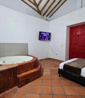 Marinilla Hotel | HOSTERÍA BRISAS DEL RÍO