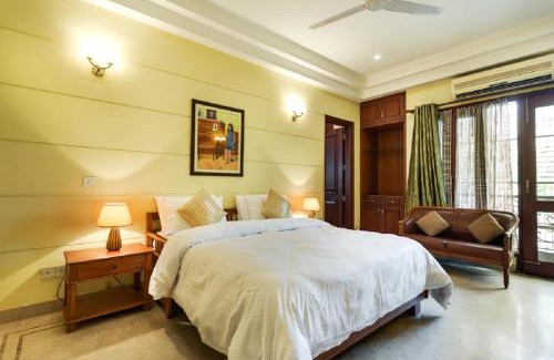 Kailash Colony Apartment | Hostie Aarna - 4BHK Independent Apartment at Kailash Colony, South Delhi