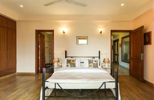 Kailash Colony Apartment | Hostie Aarna - 4BHK Independent Apartment at Kailash Colony, South Delhi