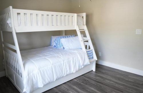 Tampa House | Hosting new