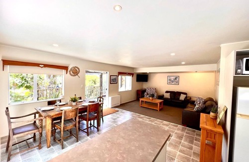 Hahei House | Hosts on the Coast Grange Cottage