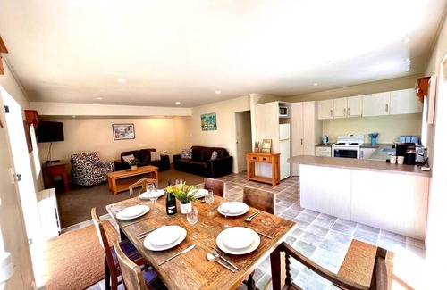 Hahei House | Hosts on the Coast Grange Cottage