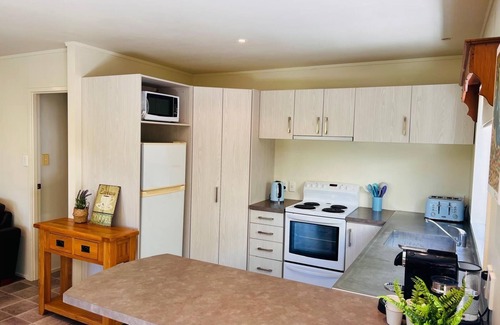 Hahei House | Hosts on the Coast Grange Cottage