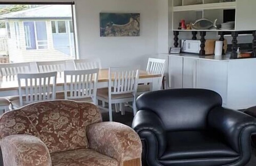 Cooks Beach House | Hosts on the Coast Holidays on Hardy