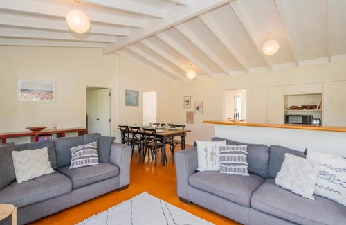 Cooks Beach House | Hosts on the Coast Cooks Crib