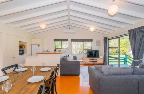 Cooks Beach House | Hosts on the Coast Cooks Crib
