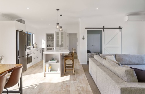 Cooks Beach House | Hosts on the Coast Cooks Coastal Comfort