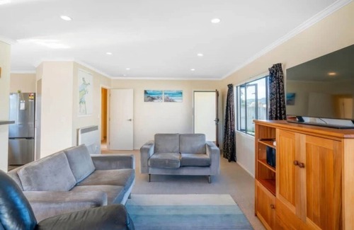 Cooks Beach House | Hosts on the Coast Seas the Day