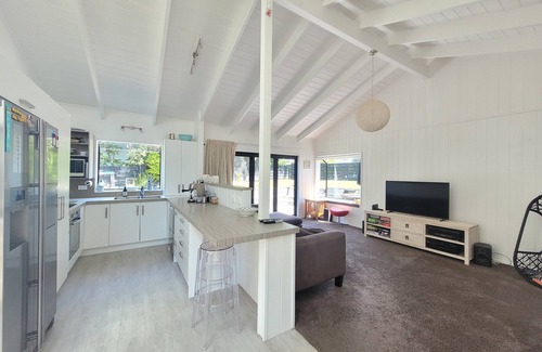 Pauanui House | Hosts on the Coast Pauanui Beach Break