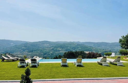 Miguas House | HostWise – Douro View Villa w/10 Suites and Pool