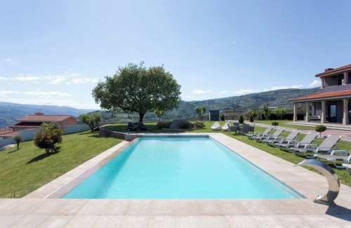Miguas House | HostWise – Douro View Villa w/10 Suites and Pool