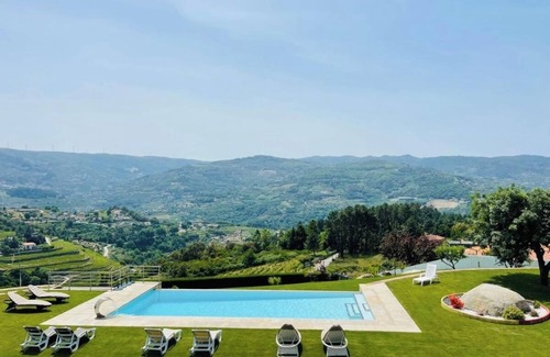 Miguas House | HostWise – Douro View Villa w/10 Suites and Pool