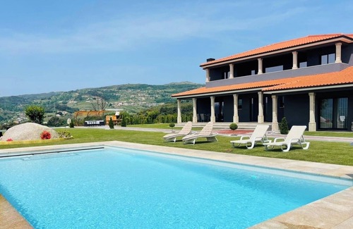 Miguas House | HostWise – Douro View Villa w/10 Suites and Pool