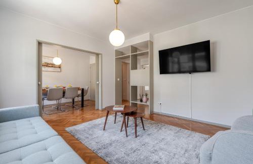 Lordelo do Ouro e Massarelos Apartment | HostWise - Bright & Spacious Flat w/Garage