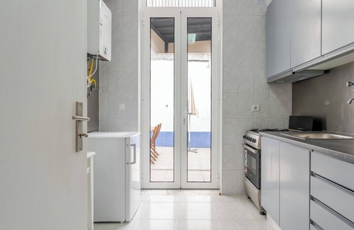 Ramalde House | HostWise - Colourful 2-Home w/Terrace in Boavista