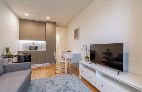 Guimaraes Apartment | HostWise - Cozy and Bright Flat
