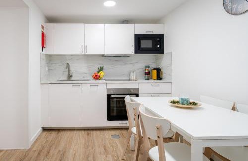 Sao Mamede de Infesta Apartment | HostWise - Modern Flat with a Suite