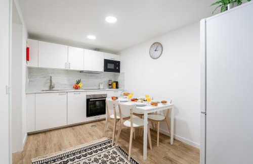 Sao Mamede de Infesta Apartment | HostWise - Modern Flat with a Suite