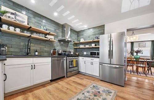 Pittsburgh House | ★ HostWise Stays ★ Foxy home, off-street parking, new remodel!