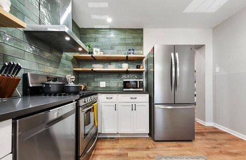 Pittsburgh House | ★ HostWise Stays ★ Foxy home, off-street parking, new remodel!