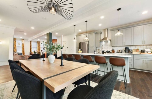 Central Northside House | ★HostWise Stays★ Rooftop Deck ★ Garage ★ New Build ★ Great Location