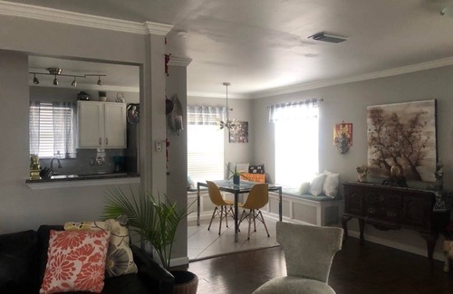 East Cesar Chavez House | HOT E. DT House - Walk 2 Rainey St & Lady Bird Lake