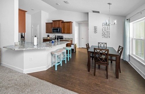 Sebastian Highlands House | HOT NEW LISTING! Castaway Pool Home, close to river dining and beaches.