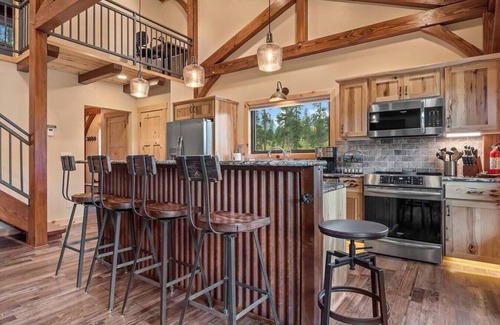 Custer Cabin | Hot Shot Hideaway near Custer Attractions
