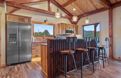 Custer Cabin | Hot Shot Hideaway near Custer Attractions