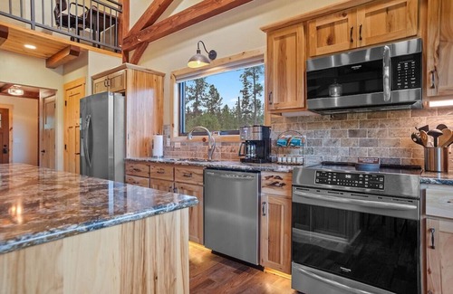 Custer Cabin | Hot Shot Hideaway near Custer Attractions