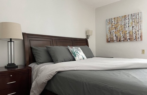 Bay Crest Park House | Hot SPA minutes to airport 3/2 pool home