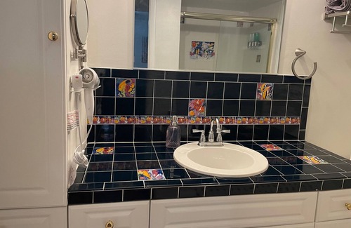 Bay Crest Park House | Hot SPA minutes to airport 3/2 pool home